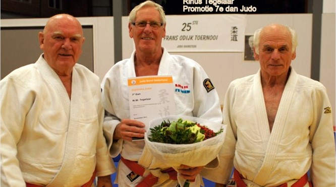 Uitreiking 7e dan judo Renshu leraar Tegelaar